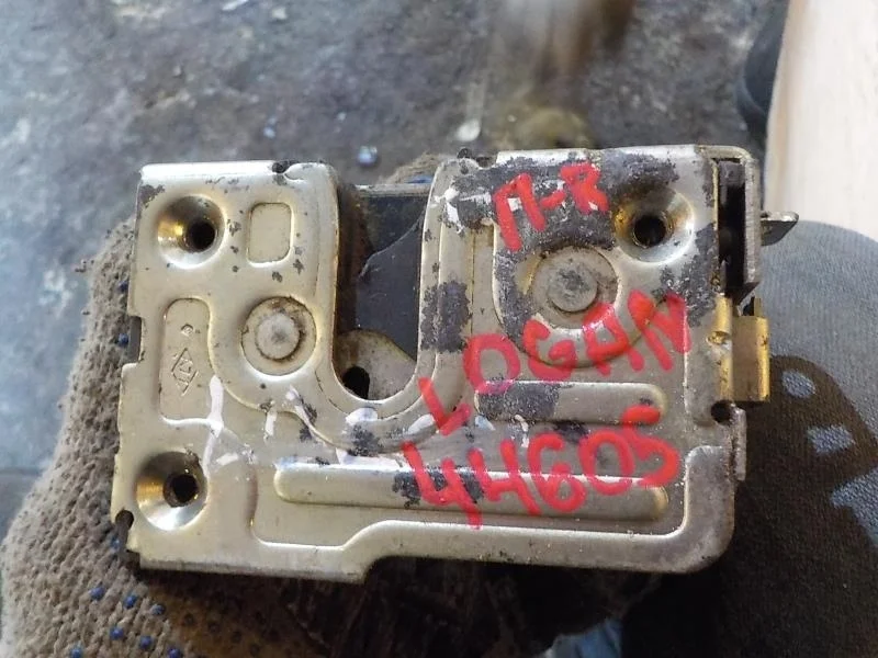 Замок двери Renault Logan I (2004—2009) Перед Право