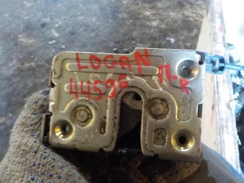 Замок двери Renault Logan I (2004—2009) Перед Право