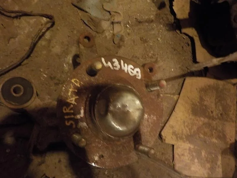 кулак поворотный Kia Cerato I (2003—2007) Зад Лево