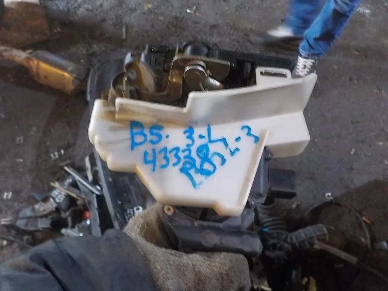 Замок двери Volkswagen Passat B5 рестайлинг (2000—2005) Зад Лево