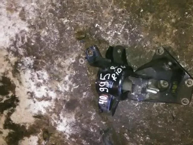 Опора двигателя Kia Rio III (2011—2015)  Лево