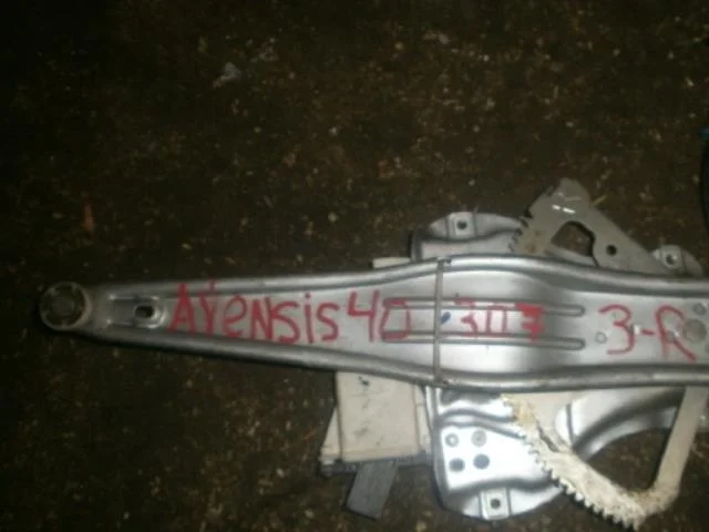 Стеклоподъемник Toyota Avensis T250 (2003—2006) Зад Право