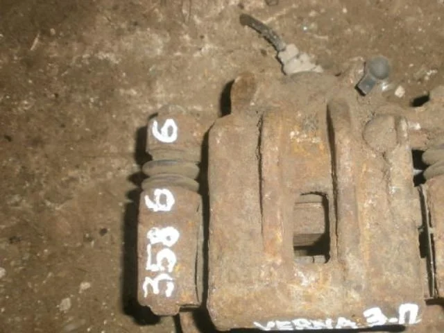 суппорт Hyundai Verna II (2005—2011) Зад Право