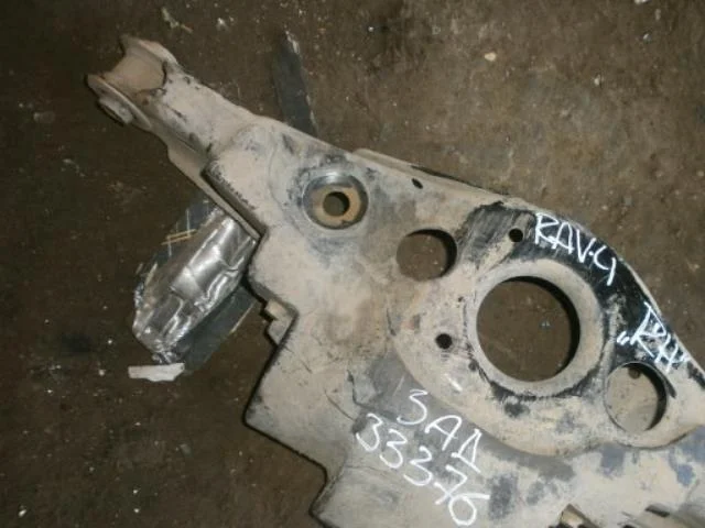 Рычаг Toyota RAV4 III рестайлинг (2009—2016) Зад Право