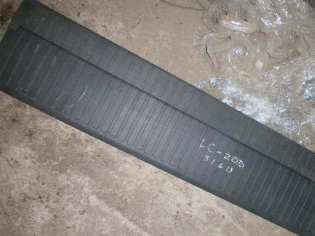 накладка обшивки багажника Toyota Land Cruiser 200 (2007—2012)