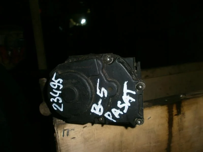 Дроссельная заслонка Volkswagen Passat B5 (1996—2001)