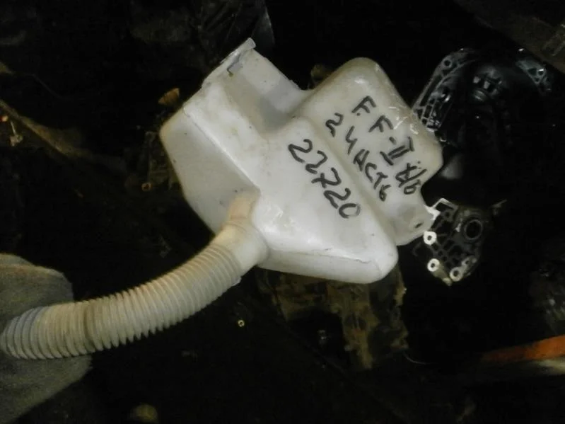 бачок стеклоомывателя Ford Focus II (2005—2008)