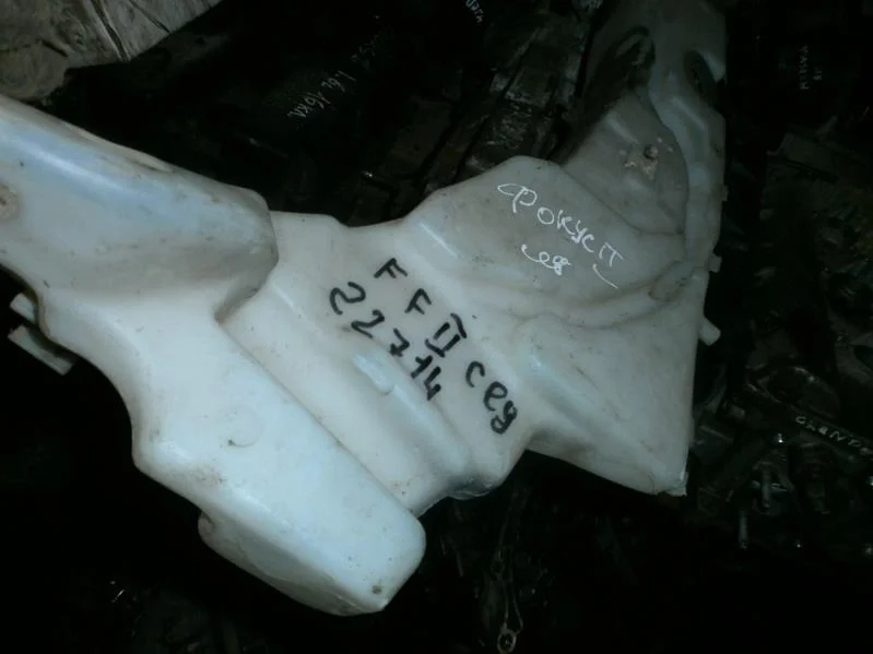 бачок стеклоомывателя Ford Focus II (2005—2008)