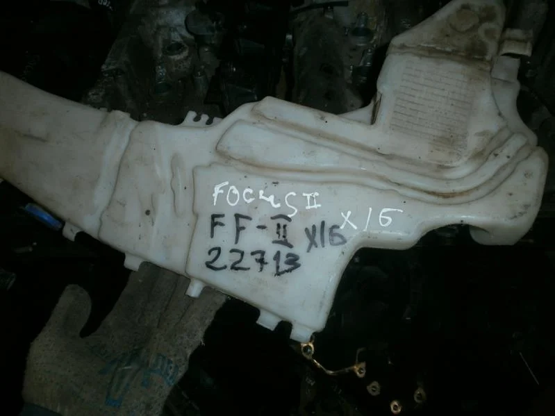 бачок стеклоомывателя Ford Focus II (2005—2008)