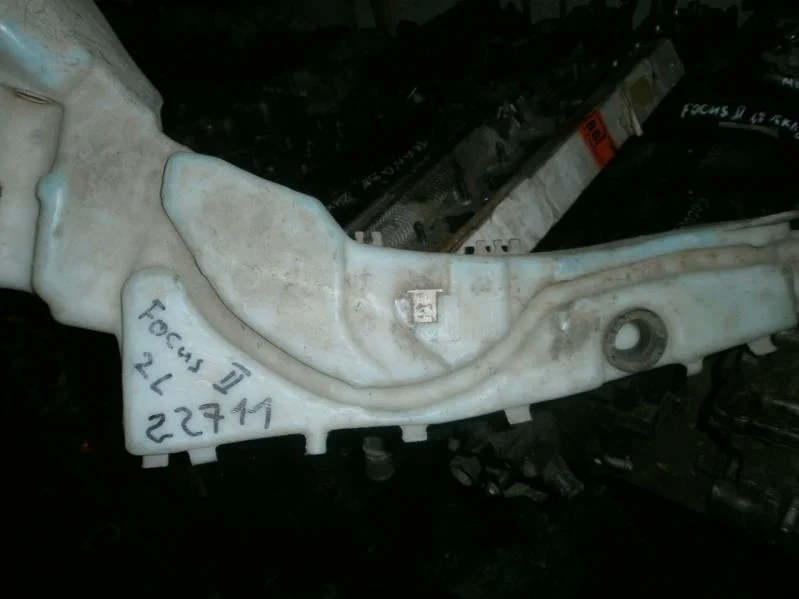 бачок стеклоомывателя Ford Focus II (2005—2008)