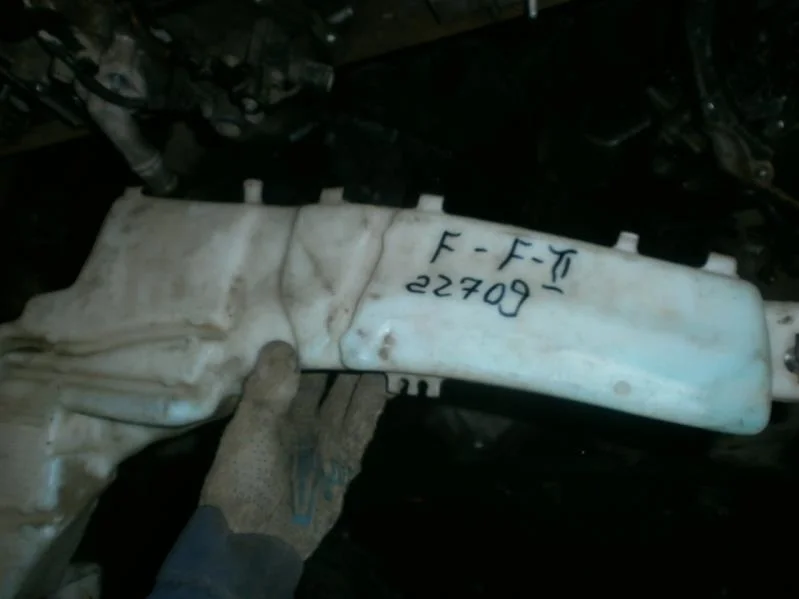 бачок стеклоомывателя Ford Focus II (2005—2008)