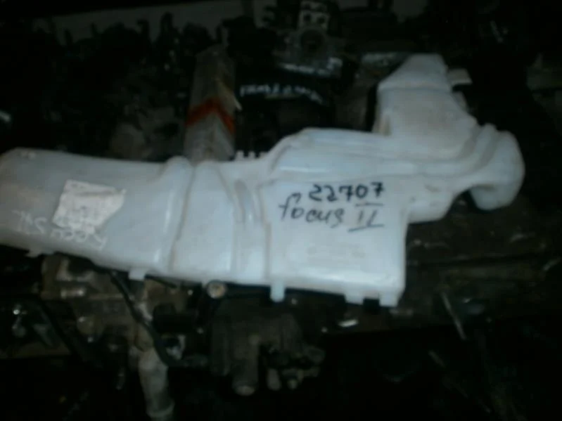 бачок стеклоомывателя Ford Focus II (2005—2008)