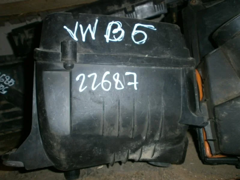 Корпус воздушного фильтра Volkswagen Passat B6 (2005—2010)