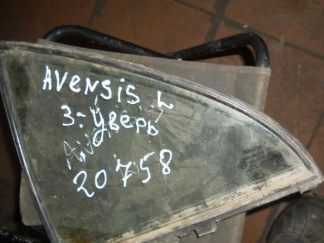 стекло Toyota Avensis T250 (2003—2006) Зад Лево