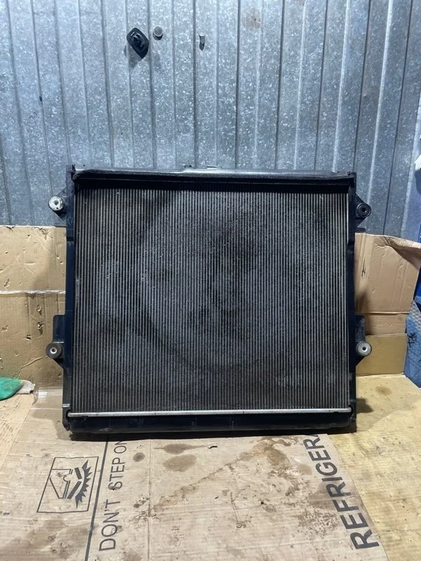 Радиатор основной Toyota Land Cruiser 2015 1640051040 URJ200 1VD-FTV 4.5