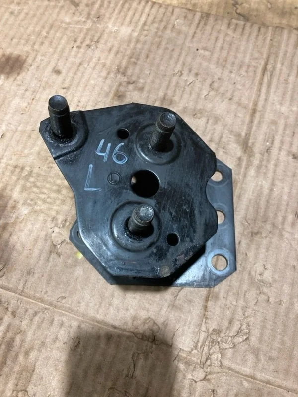 Кронштейн усилителя бампера Toyota Land Cruiser 2015 5202660031 URJ200 1VD-FTV 4.5, передний левый