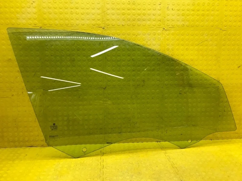 Стекло двери Skoda Octavia 2018 5E0845202A 5E3 CWV 594183, переднее правое