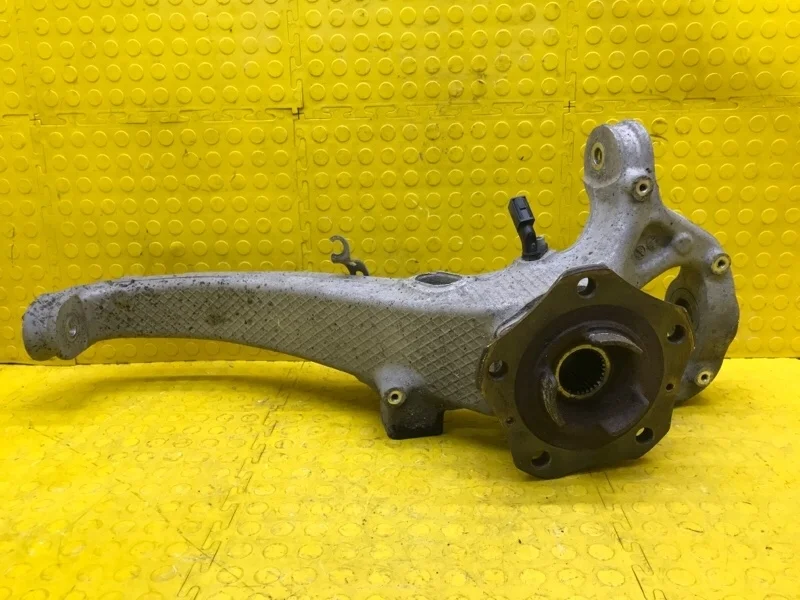 Кулак поворотный Porsche Panamera 2014 97034115704 970 CWAA, передний левый