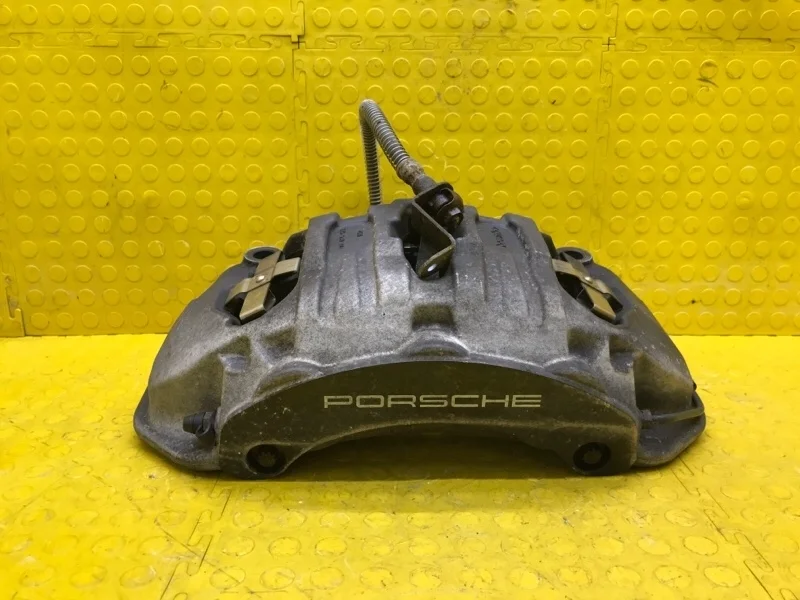 Суппорт тормозной Porsche Panamera 2014 7PP615150F 970 CWAA, передний правый