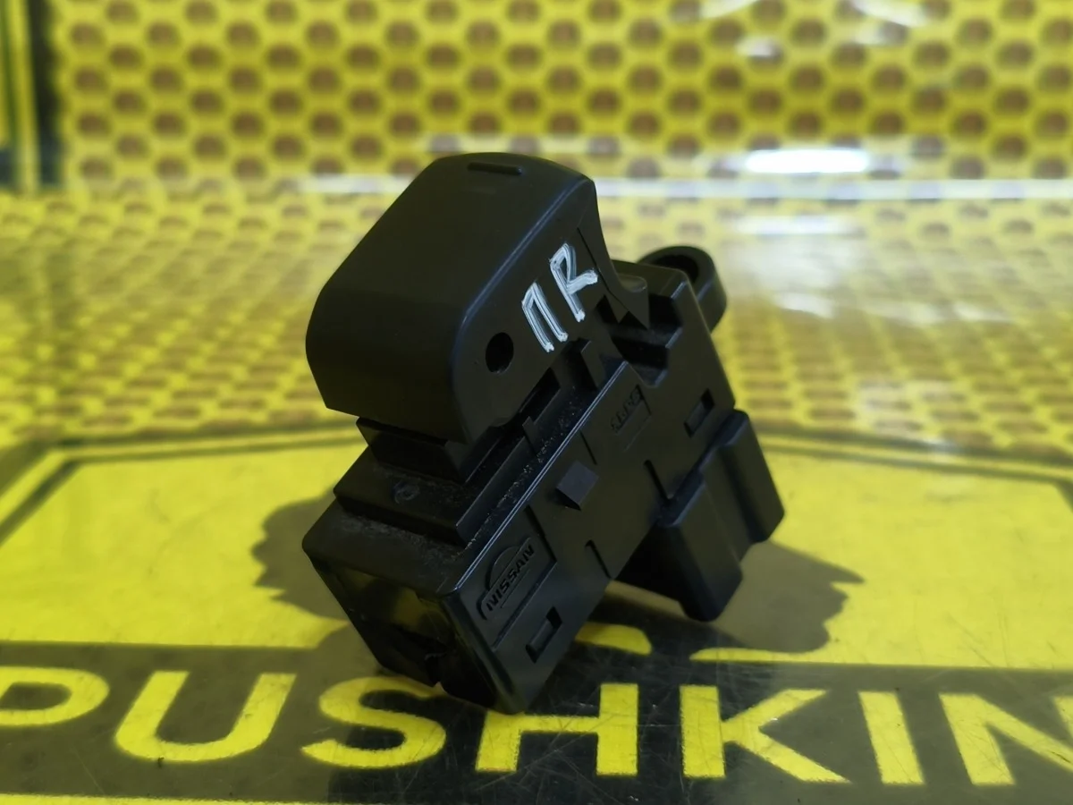 Кнопка стеклоподъемника Nissan Pathfinder 2011 25411EA00A R51 V9X, передняя правая