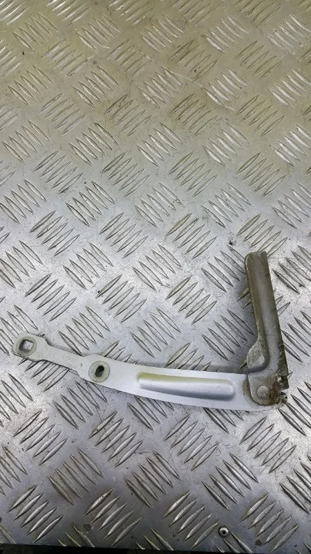 Петля капота правая Dacia Duster 2010-2017 2016 654007102R 1.6 I