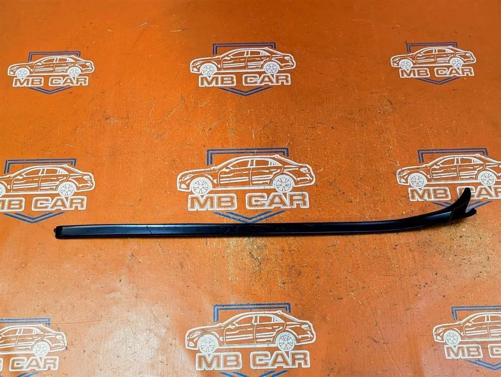 Молдинг лобового стекла Mercedes-Benz
