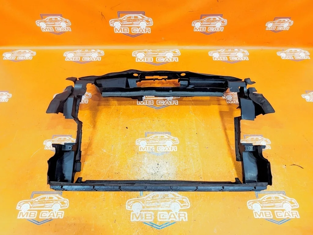 Кожух радиатора Mercedes-Benz