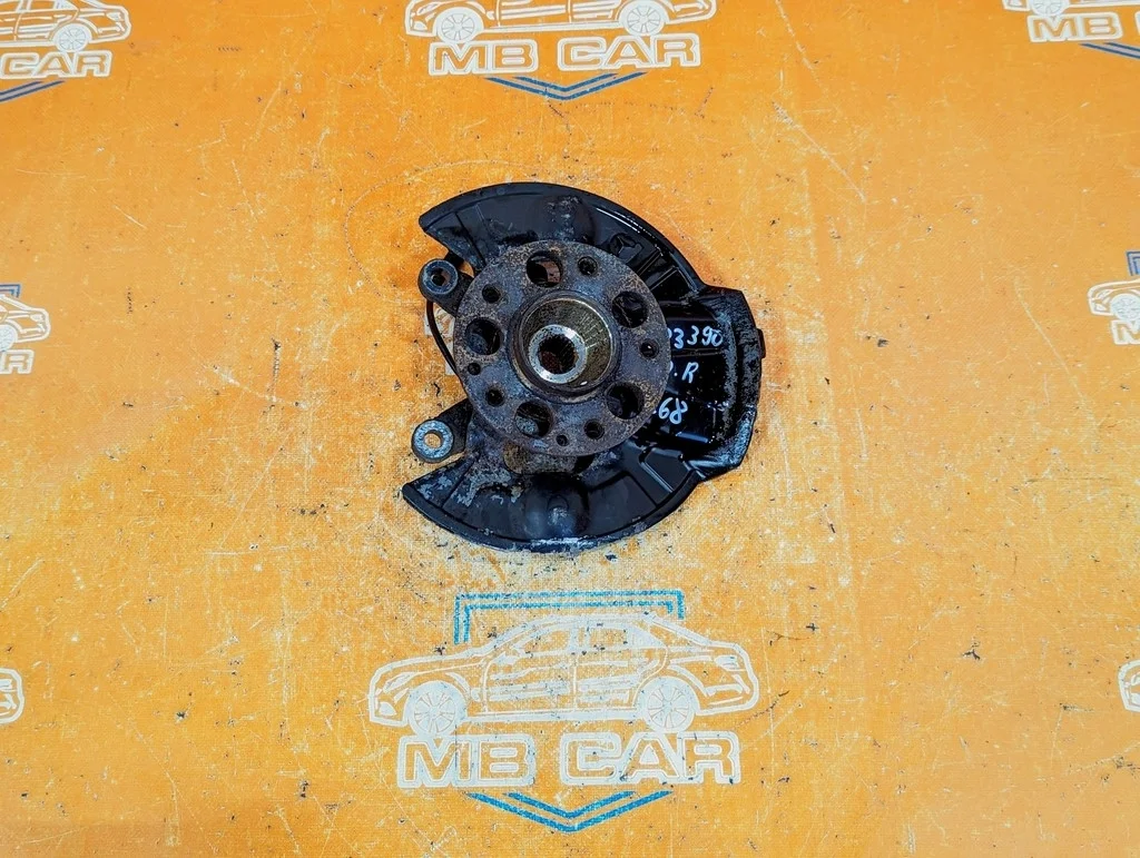 Кулак поворотный передний правый Mercedes-Benz