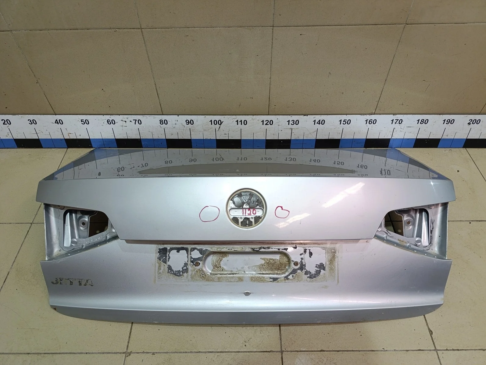 Крышка багажника Jetta 2011>