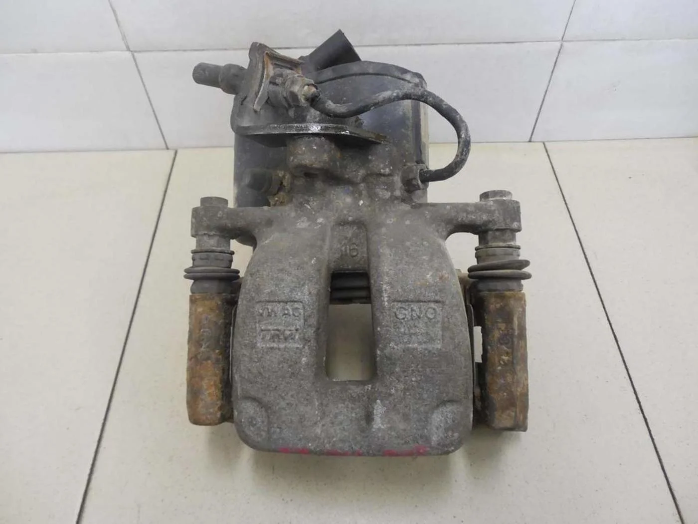 Суппорт задний правый Passat [B6] 2005-2010