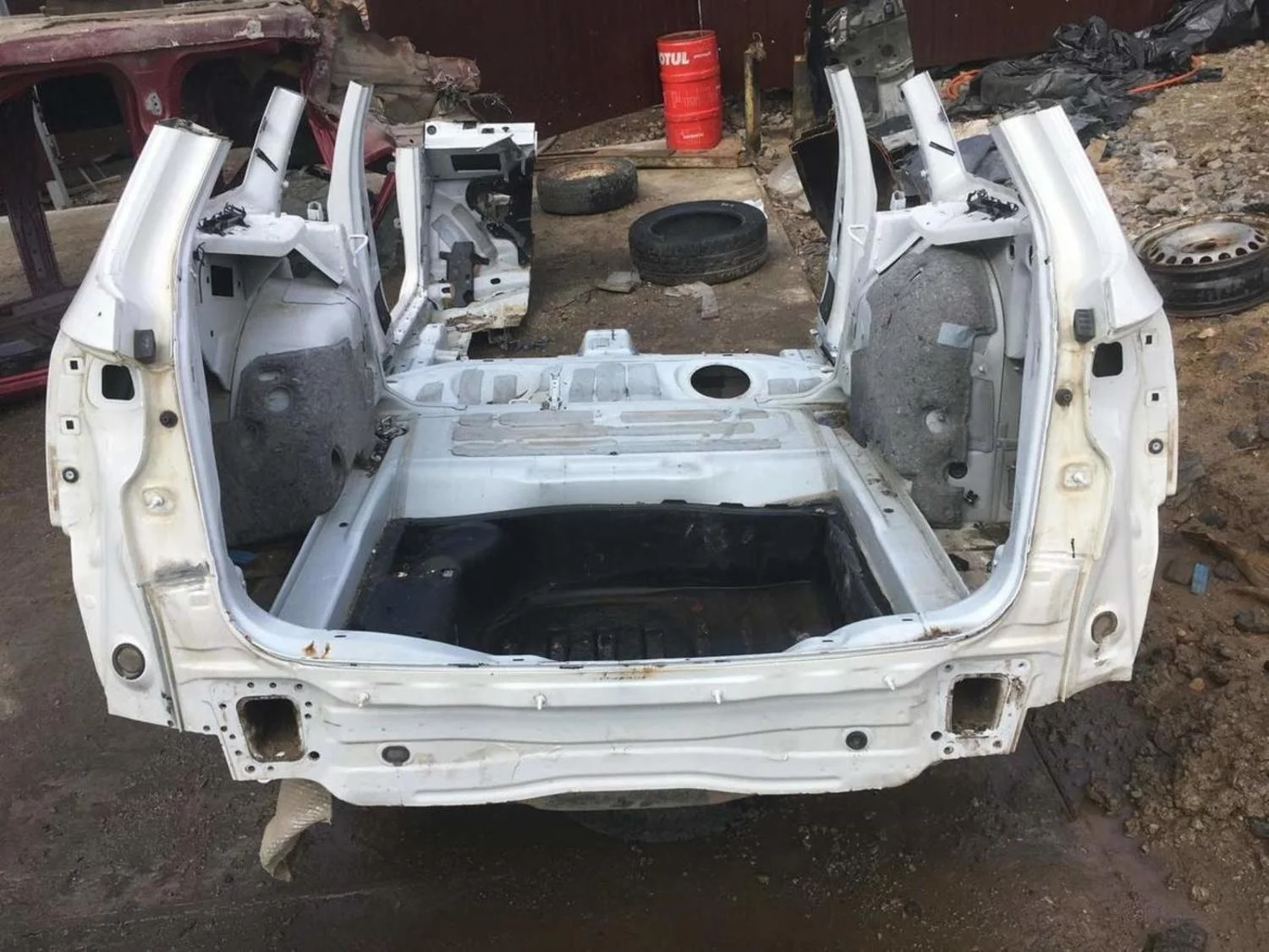 Ниша запасного колеса Passat [B6] 2005-2010