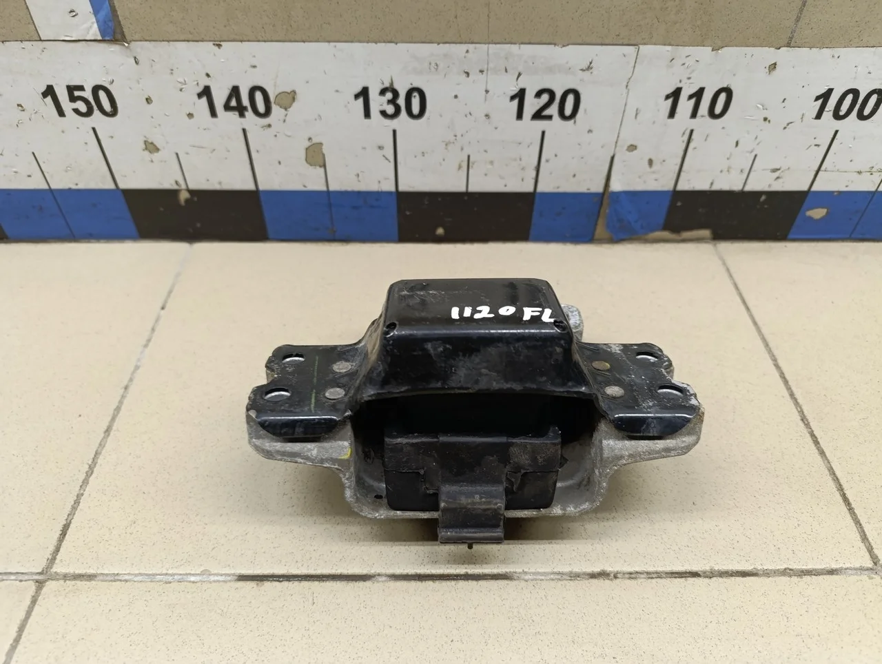 Опора КПП левая Jetta 2011>