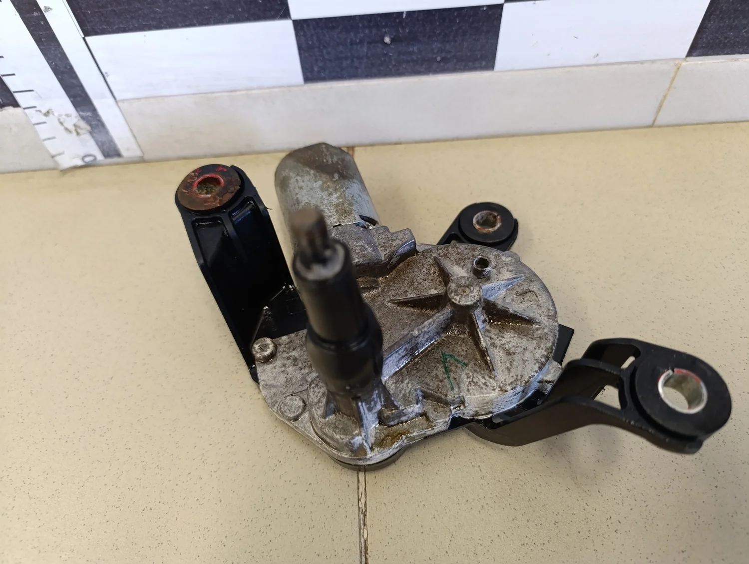 Моторчик стеклоочистителя задний Astra H / Family 2004-2015