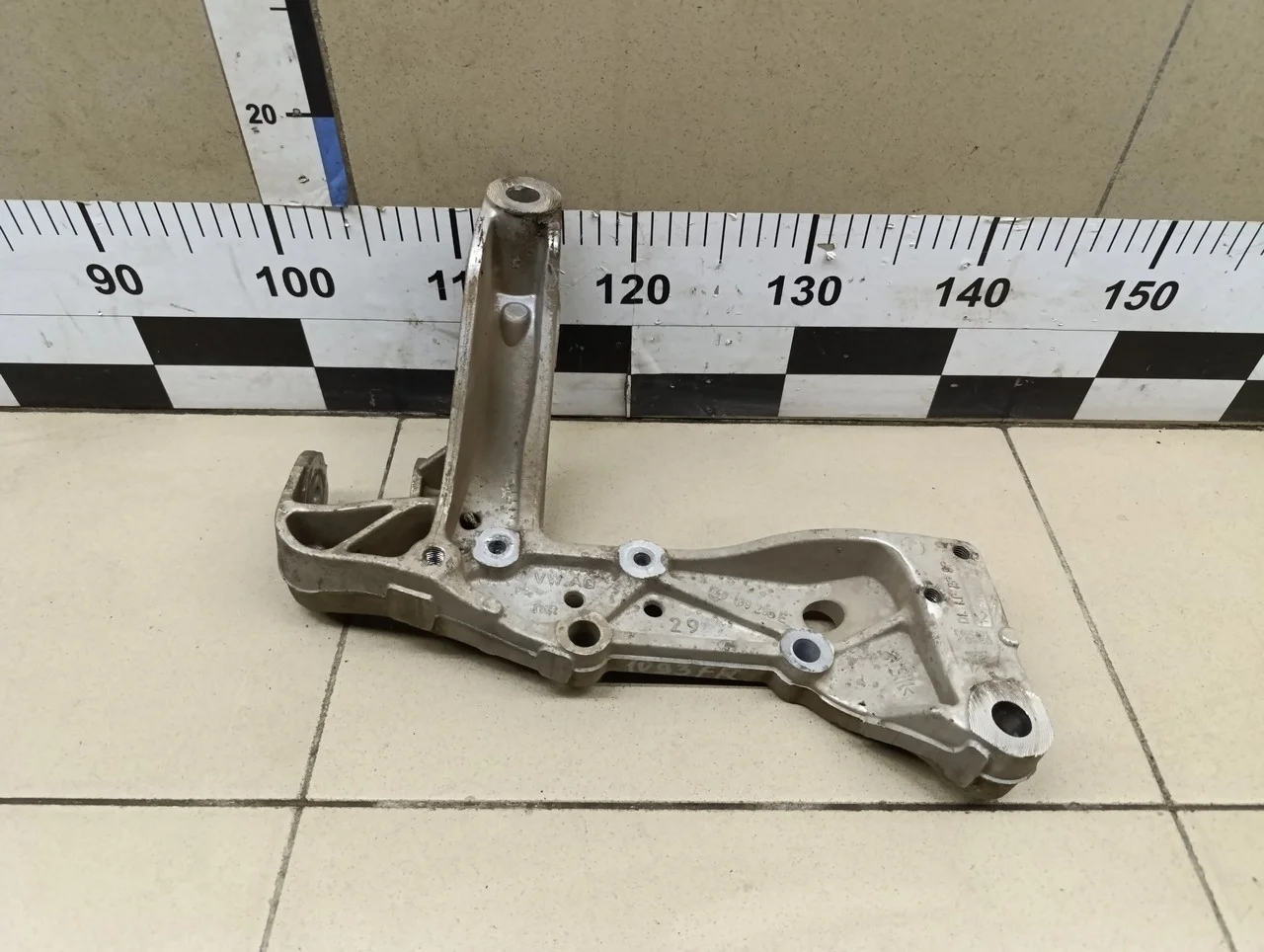 Кронштейн переднего рычага Touran 2003-2010