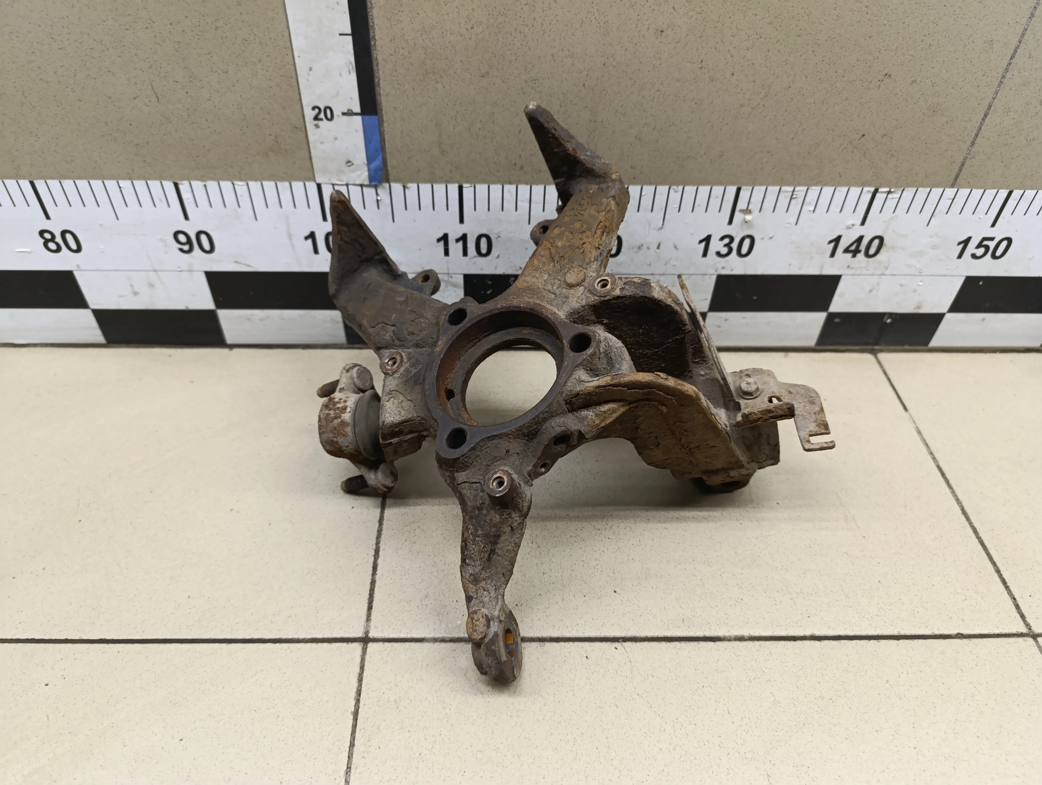 Кулак поворотный передний левый Octavia (A5 1Z-) 2004-2013