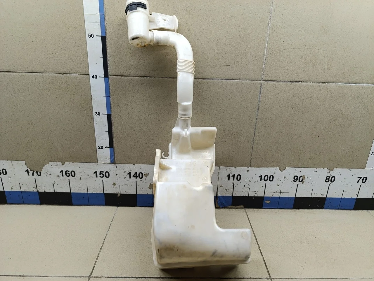 Бачок омывателя лобового стекла Jetta 2011>