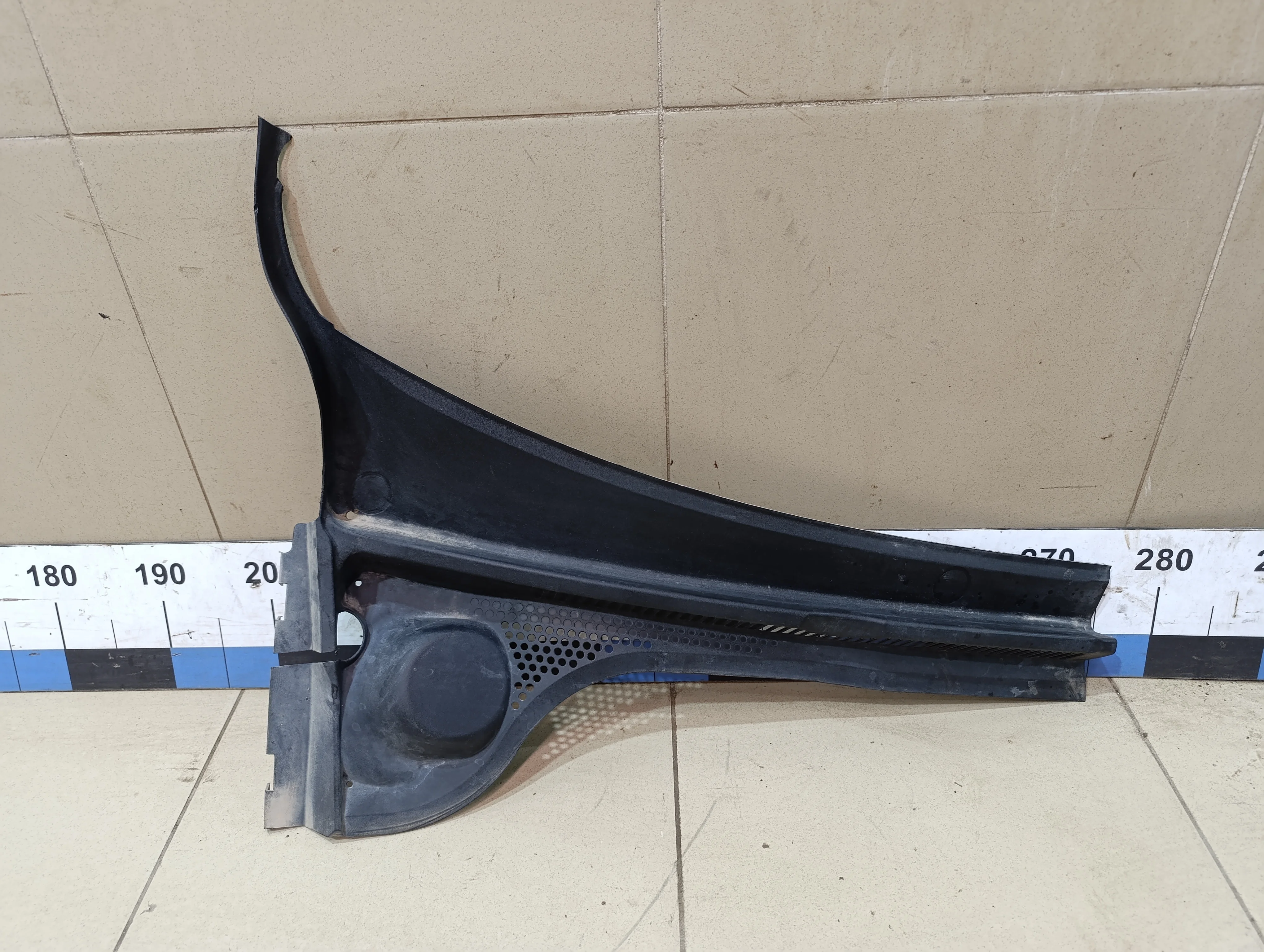 Решетка стеклооч. (планка под лобовое стекло) Jetta 2011>