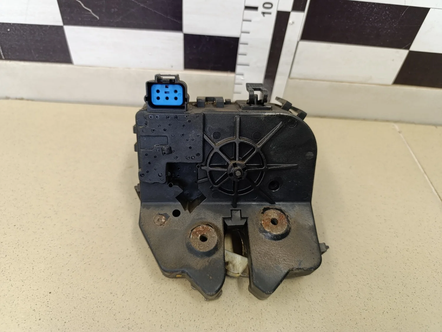 Замок багажника Focus I 1998-2004