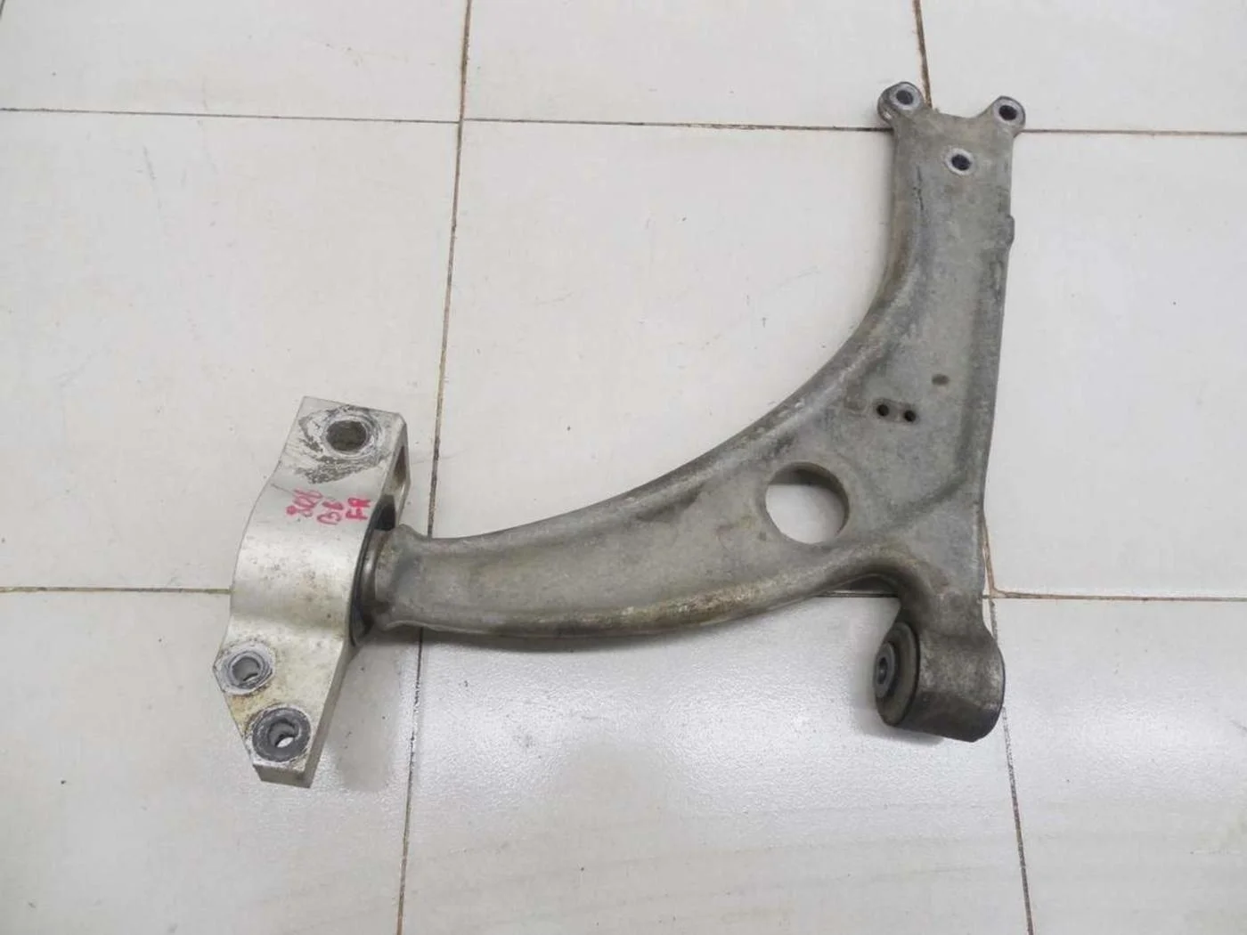 Рычаг передний Passat [B6] 2005-2010