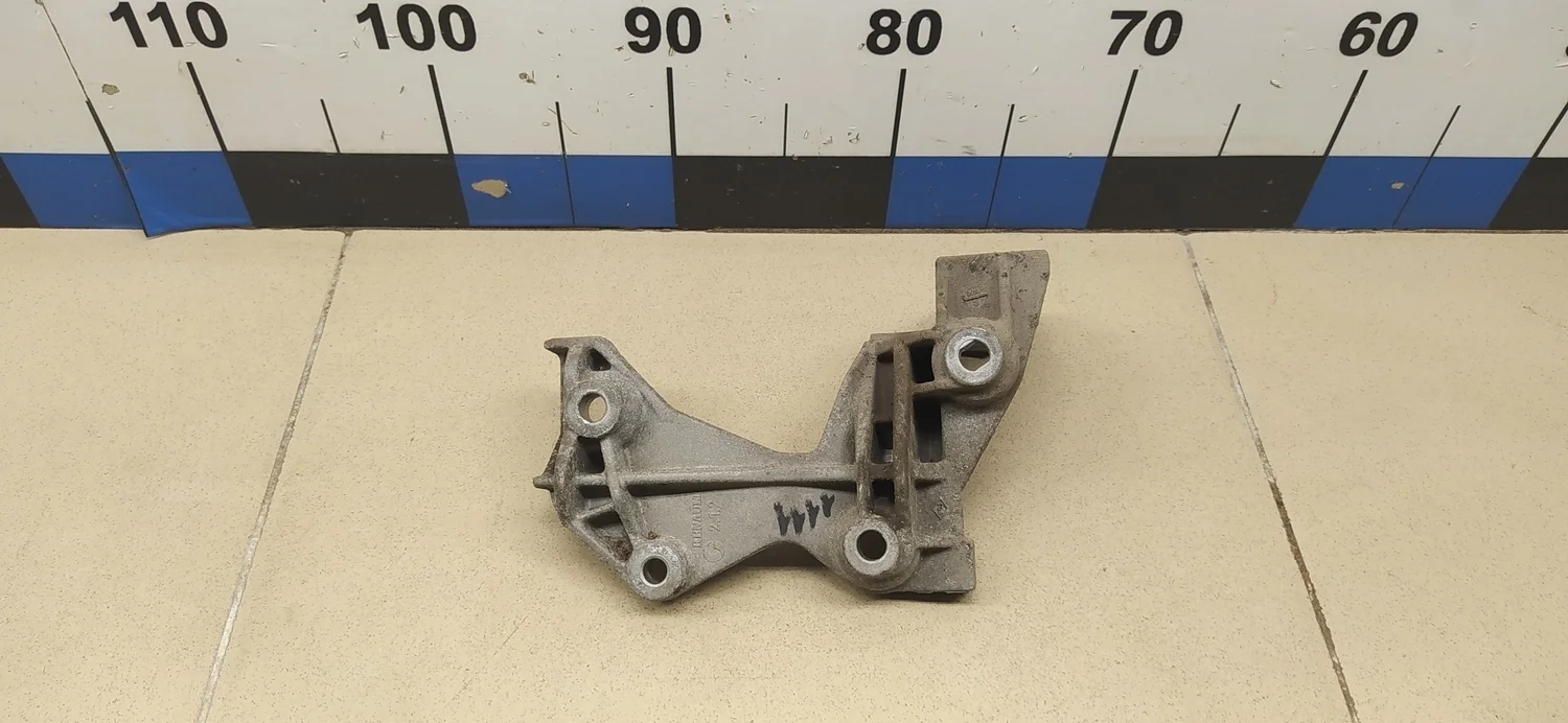 Кронштейн генератора Duster 2012>