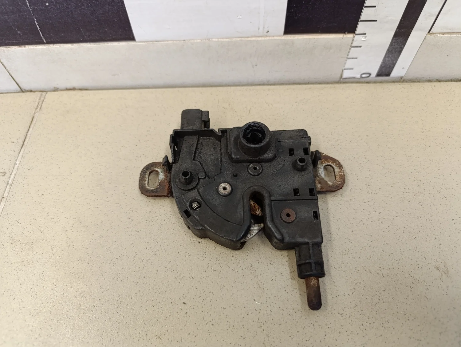 Замок капота Focus I 1998-2004