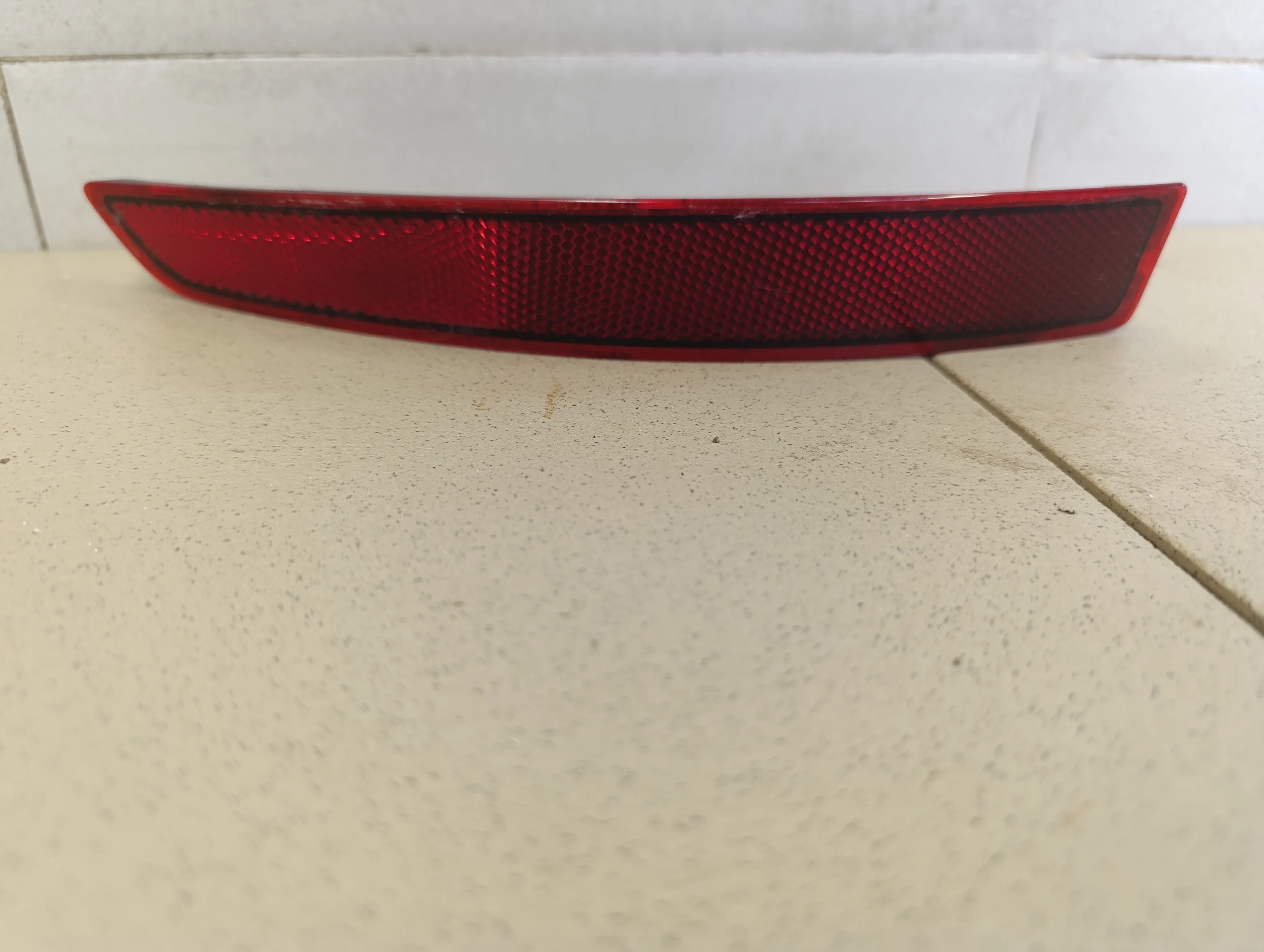 Отражатель в бампер задний правый Jetta 2011>