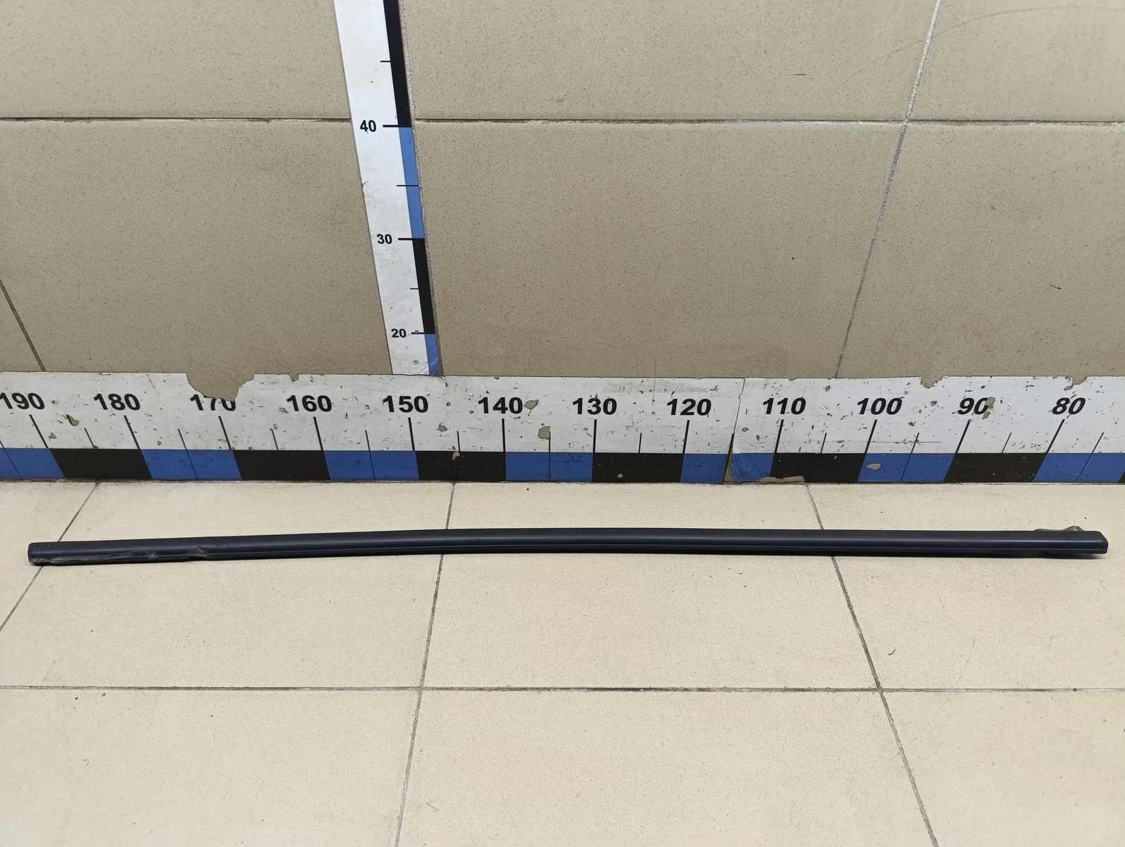 Накладка стекла переднего правого Jetta 2011>