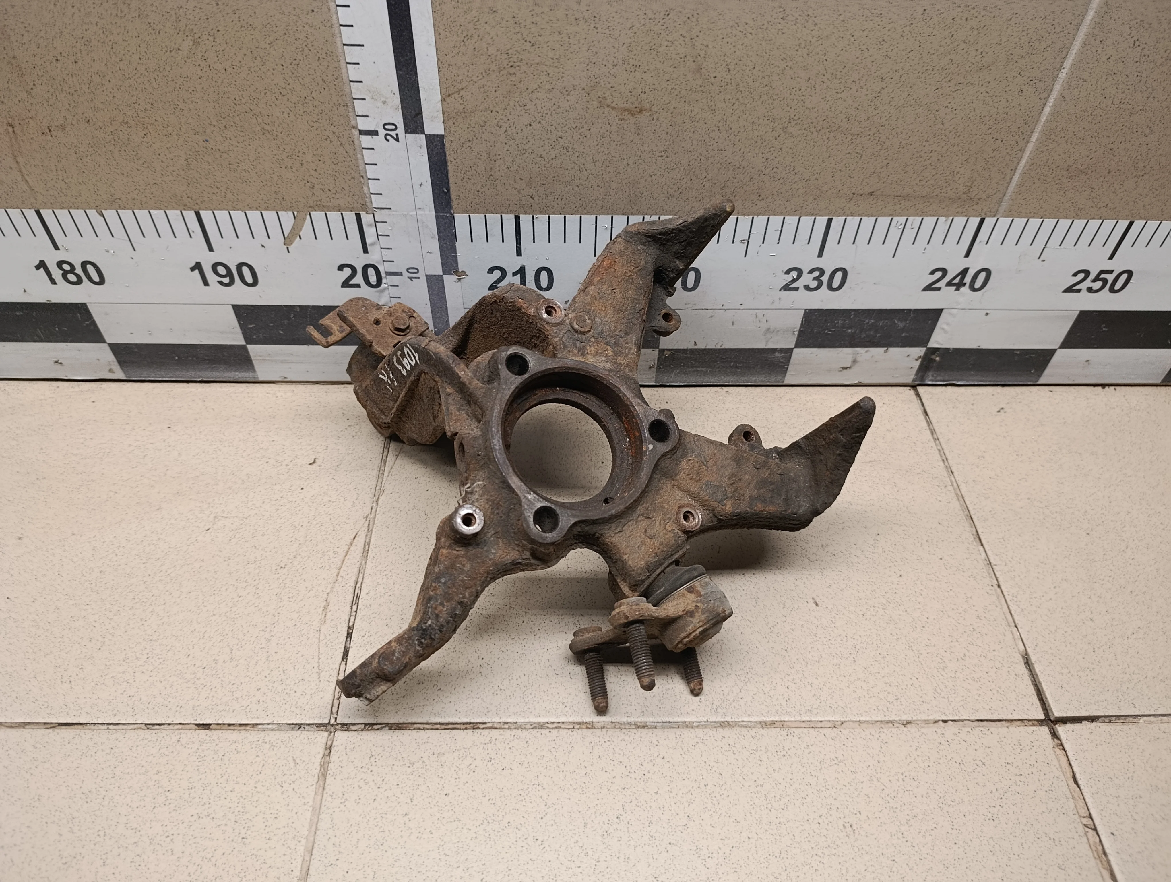 Кулак поворотный передний правый Octavia (A5 1Z-) 2004-2013