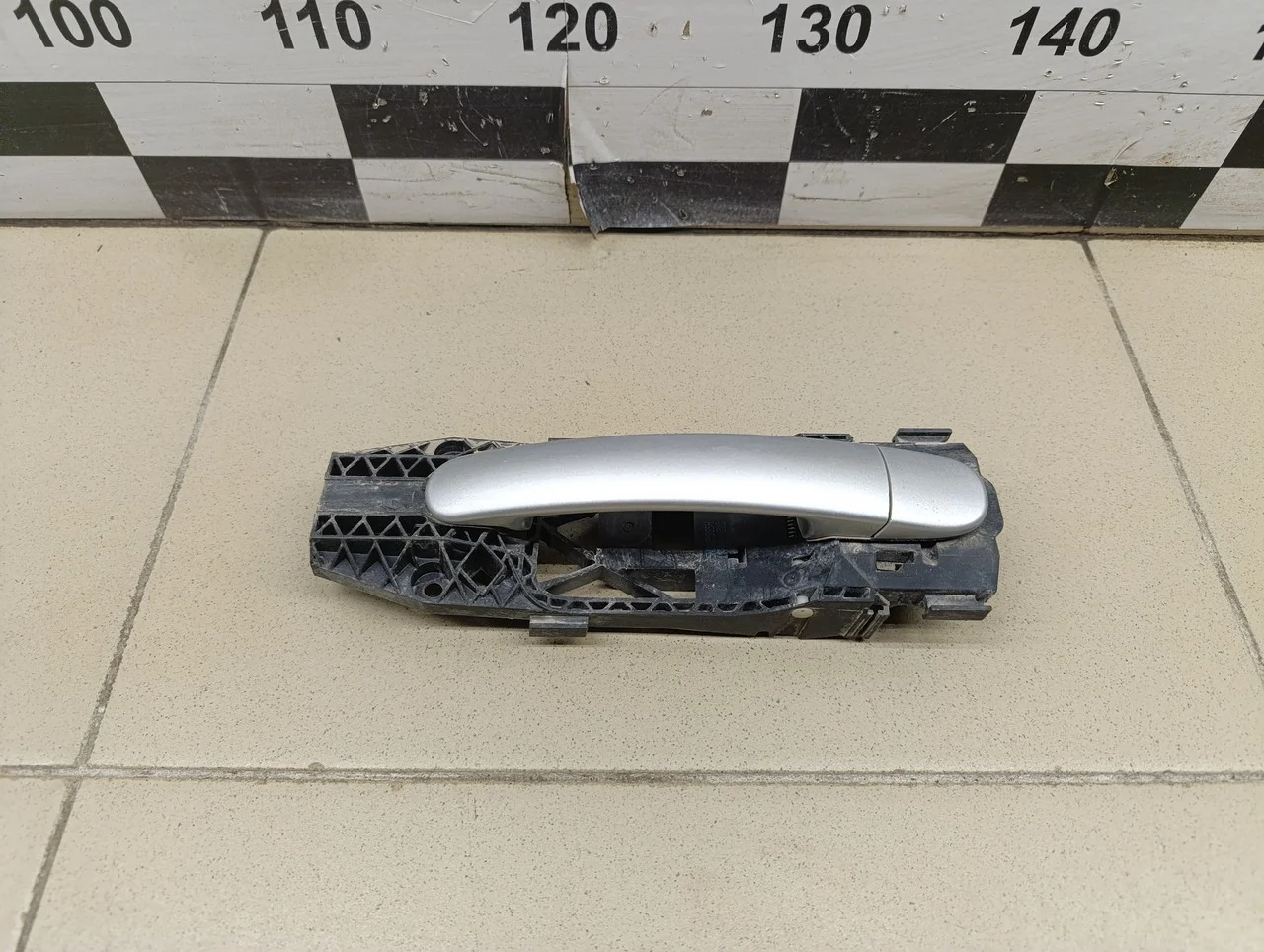 Ручка двери задней наружная левая Jetta 2011>