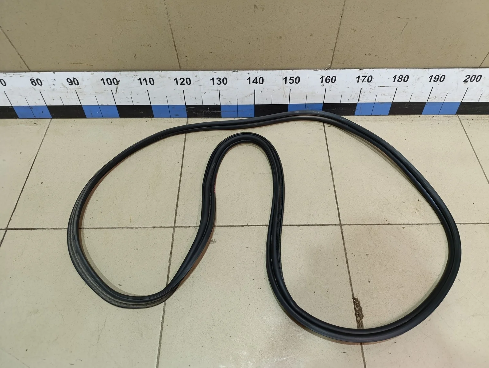 Уплотнитель багажника Jetta 2011>