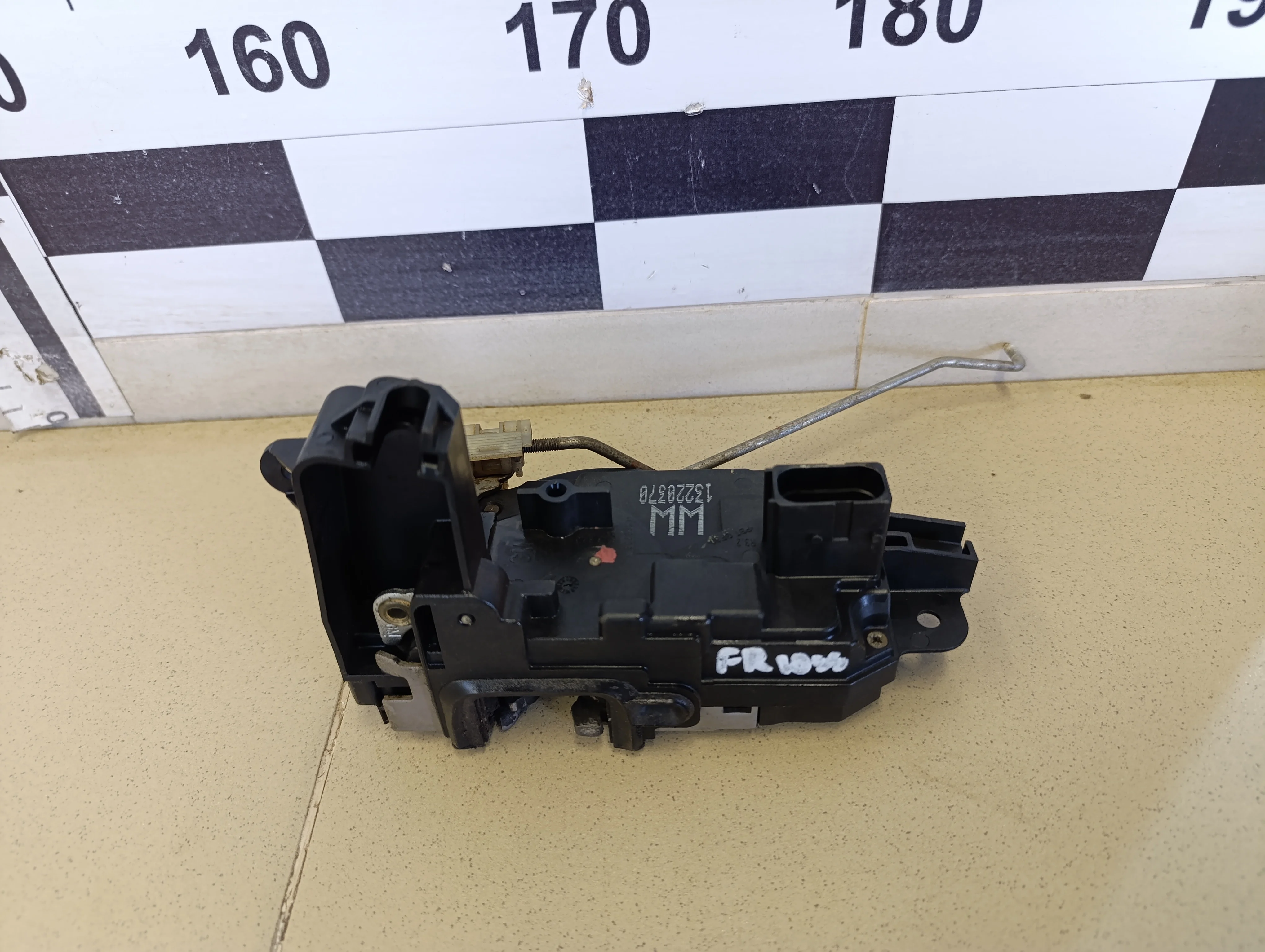 Замок двери передней правой Astra H / Family 2004-2015