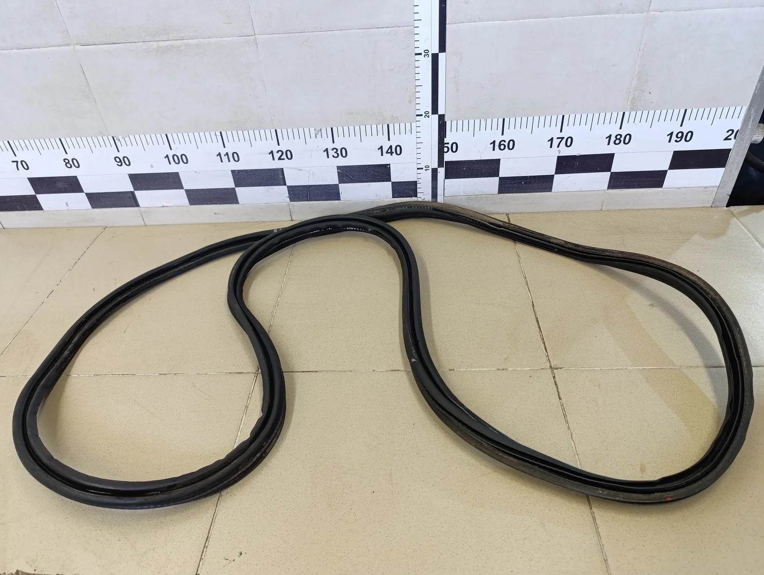 Уплотнитель багажника Astra H / Family 2004-2015