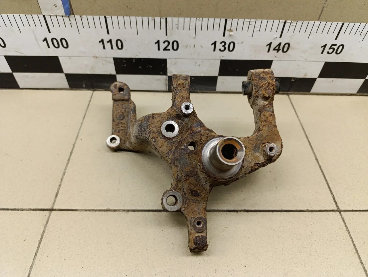 Кулак поворотный задний правый Golf V 2003-2009