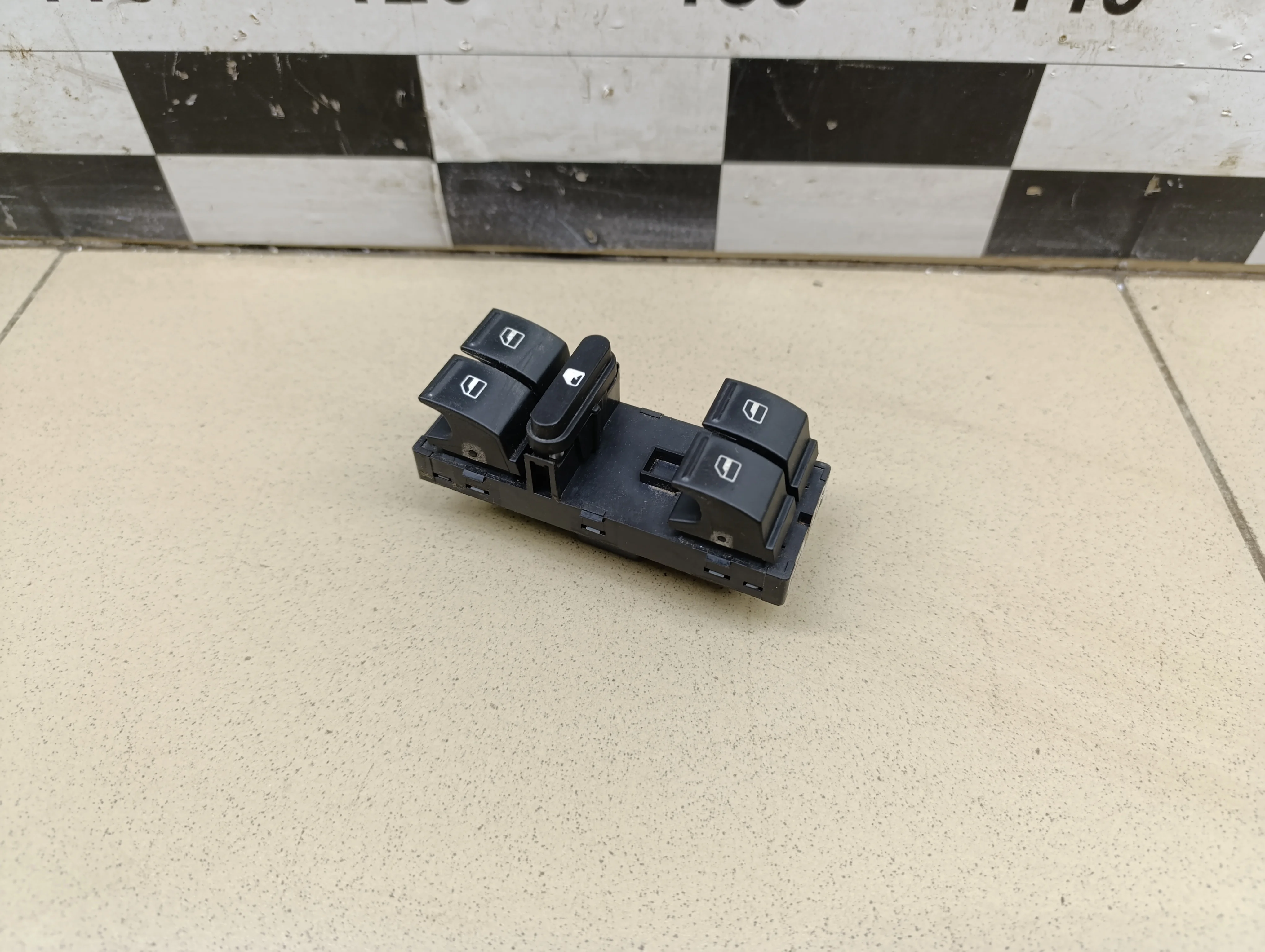 Блок управления стеклоподъемниками Passat [B6] 2005-2010